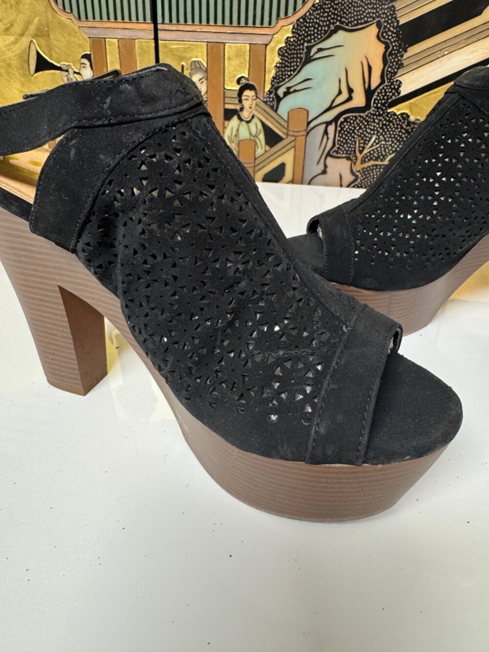 Size 8.5 black woven suede Heel by Report